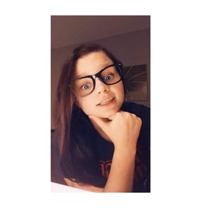 Meet your Posher, Crystal